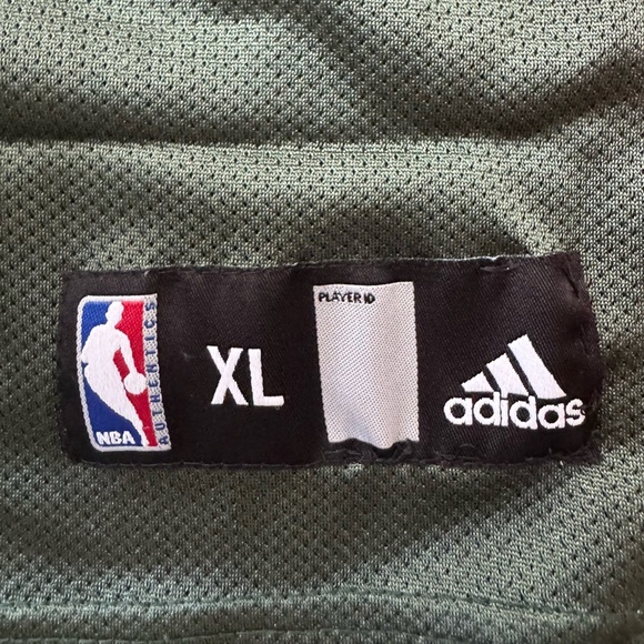 VTG Milwaukee Bucks #22 Michael Redd Adidas Youth Jersey Size: XL (18-20) - Picture 5 of 5